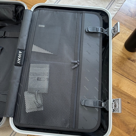Away The Bigger Carry-On: Aluminum Edition - Brand new in box - Picture 6 of 12